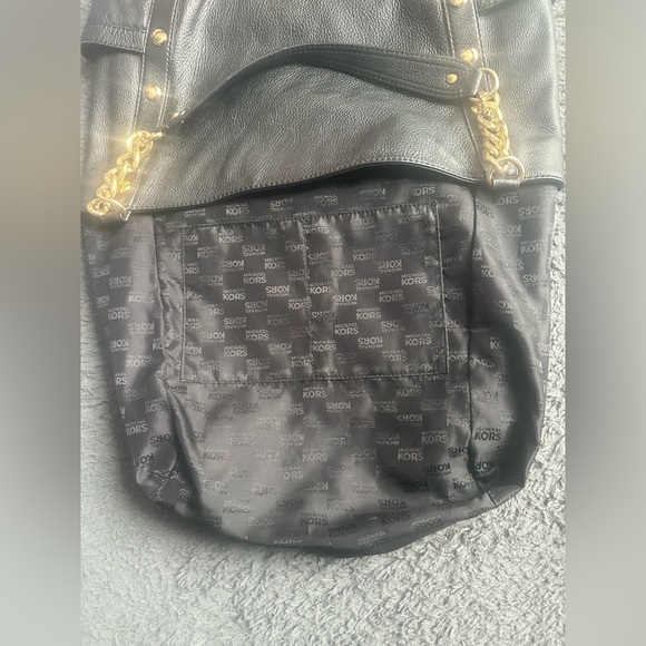 Michael Kors black shoulder bag with gold hardware - Picture 8 of 11